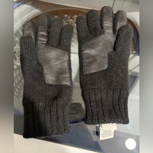 Like New(Worn Once!)UGG Black Knit and Leather Men's Winter Gloves
